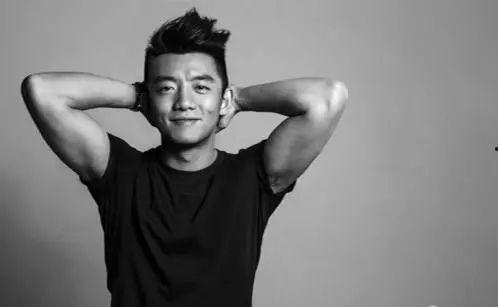 明星激凸郑恺,明星魅力与尴尬瞬间