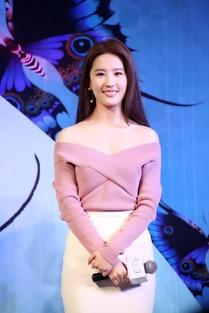 明星露锁骨,明星们的性感魅力瞬间