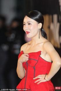 明星深v裸露,明星裸露造型引发热议