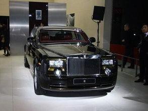 女网红秀劳斯莱斯,奢华生活尽显风采