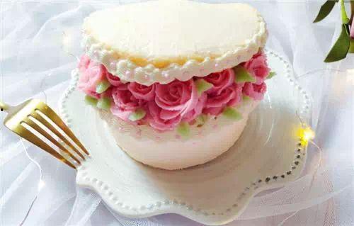 花朵蝴蝶蛋糕网红款,网红蛋糕的甜蜜诱惑